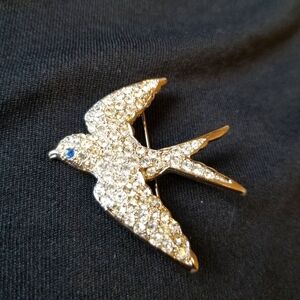 Vintage Smithsonian Stamped Silver Tone Rhinestone Swallow Bird Pin Broo…
